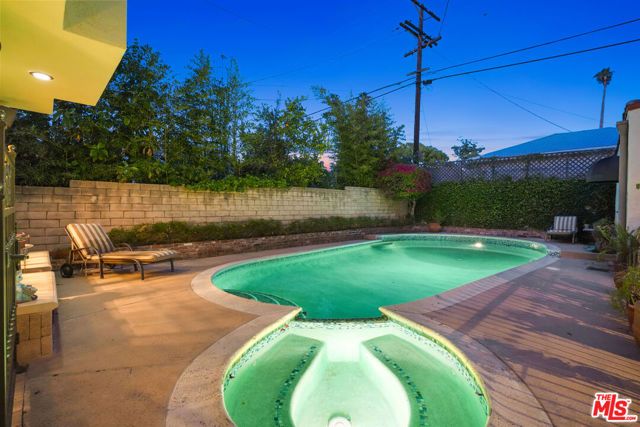 1200 N Cedar Street, Glendale, CA 91207