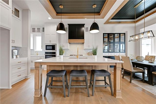 9938 Brockway Street, Lenexa, KS 66220