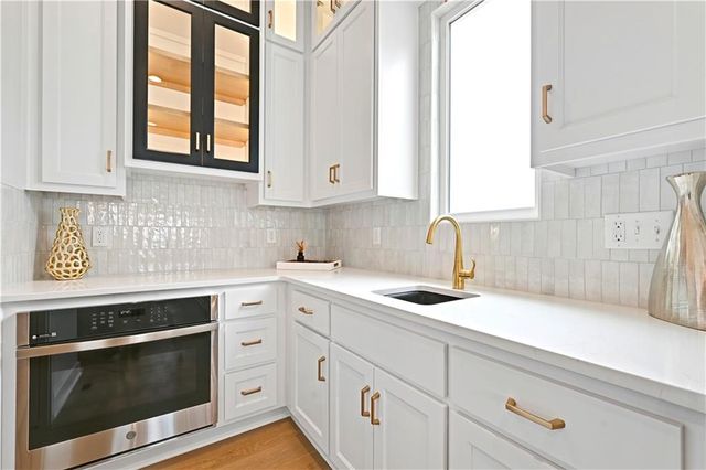 9938 Brockway Street, Lenexa, KS 66220