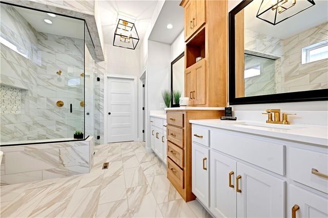 9938 Brockway Street, Lenexa, KS 66220