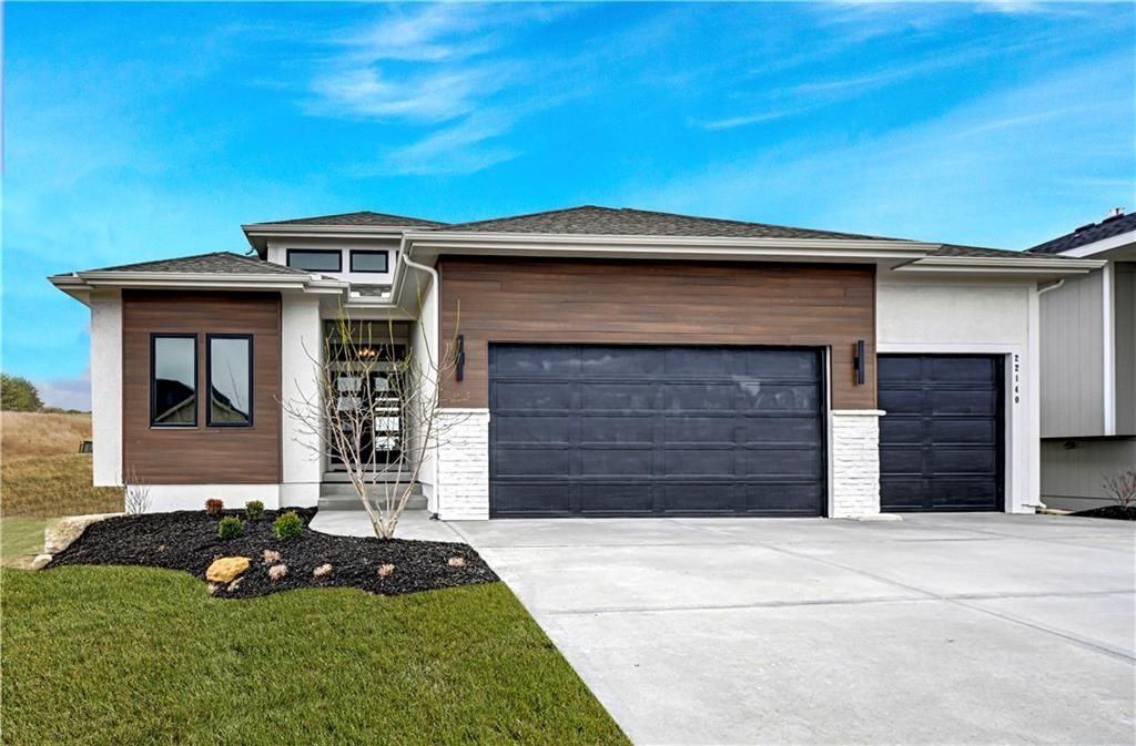 9938 Brockway Street, Lenexa, KS 66220