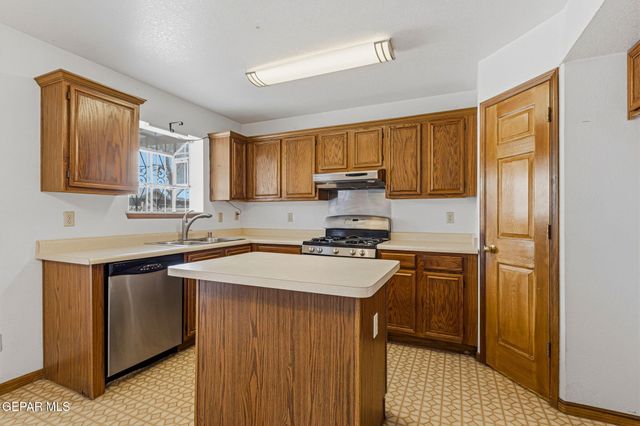 2913 STAR LAKE Place, El Paso, TX 79936