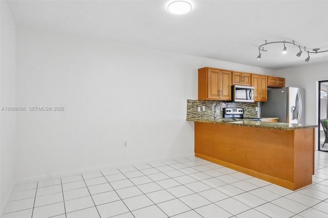 11649 NW 91st Ave, Hialeah Gardens, FL 33018