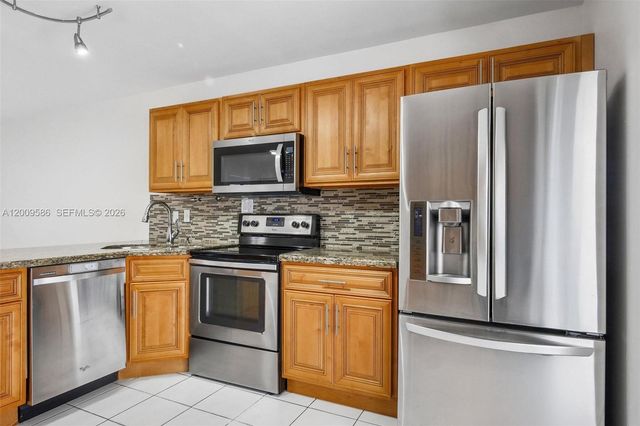 11649 NW 91st Ave, Hialeah Gardens, FL 33018