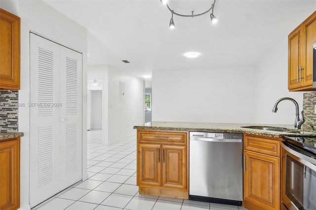 11649 NW 91st Ave, Hialeah Gardens, FL 33018