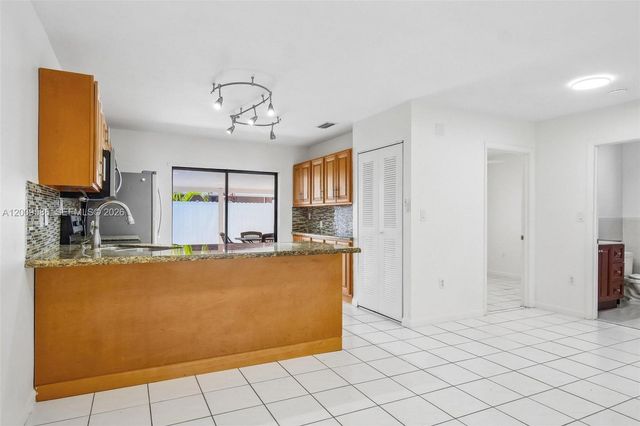 11649 NW 91st Ave, Hialeah Gardens, FL 33018