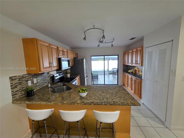 11649 NW 91st Ave, Hialeah Gardens, FL 33018