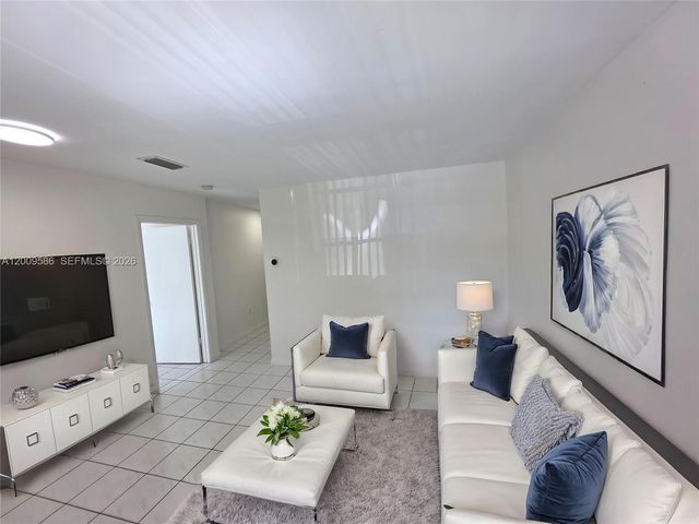 11649 NW 91st Ave, Hialeah Gardens, FL 33018