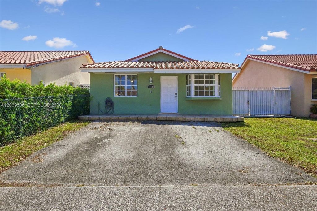 11649 NW 91st Ave, Hialeah Gardens, FL 33018
