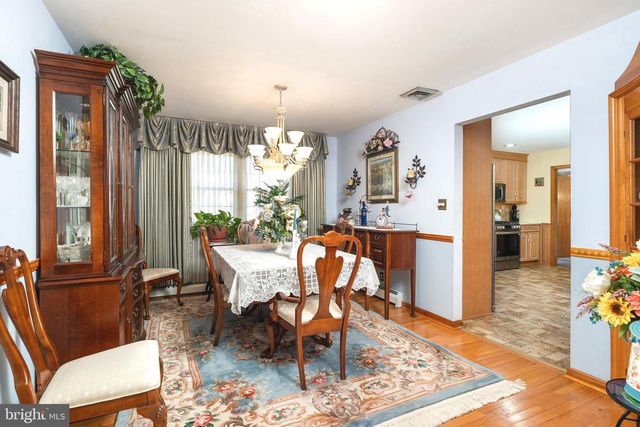 6 STANLEY DR, Robbinsville, NJ 08691