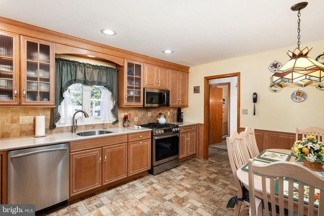 6 STANLEY DR, Robbinsville, NJ 08691