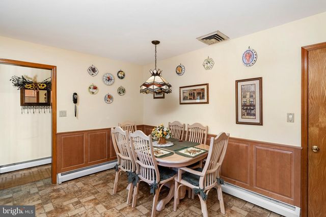6 STANLEY DR, Robbinsville, NJ 08691