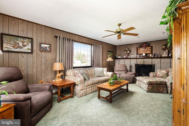 6 STANLEY DR, Robbinsville, NJ 08691