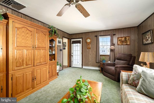 6 STANLEY DR, Robbinsville, NJ 08691