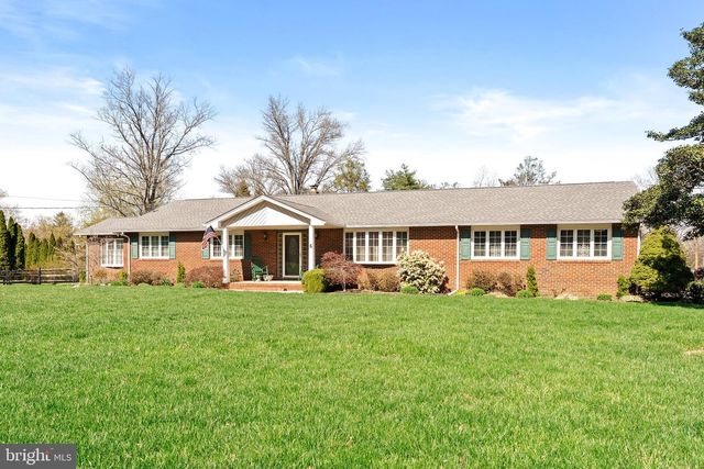 6 STANLEY DR, Robbinsville, NJ 08691