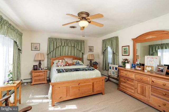6 STANLEY DR, Robbinsville, NJ 08691