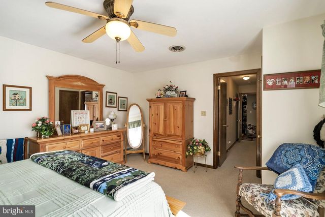 6 STANLEY DR, Robbinsville, NJ 08691