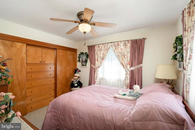 6 STANLEY DR, Robbinsville, NJ 08691