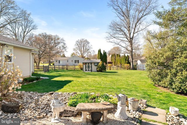 6 STANLEY DR, Robbinsville, NJ 08691