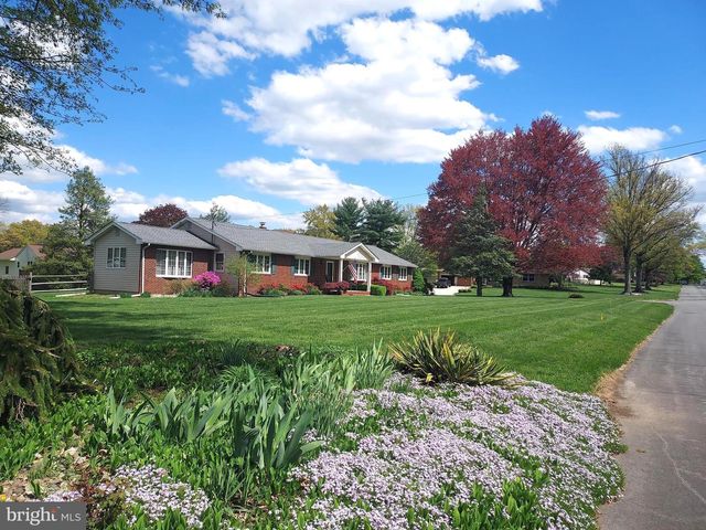 6 STANLEY DR, Robbinsville, NJ 08691