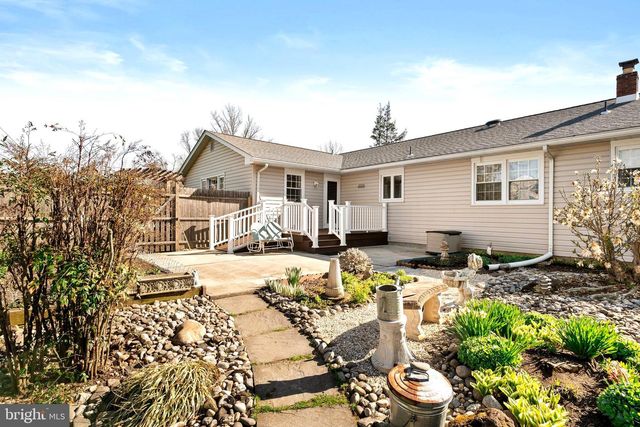 6 STANLEY DR, Robbinsville, NJ 08691