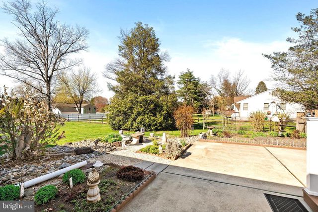6 STANLEY DR, Robbinsville, NJ 08691