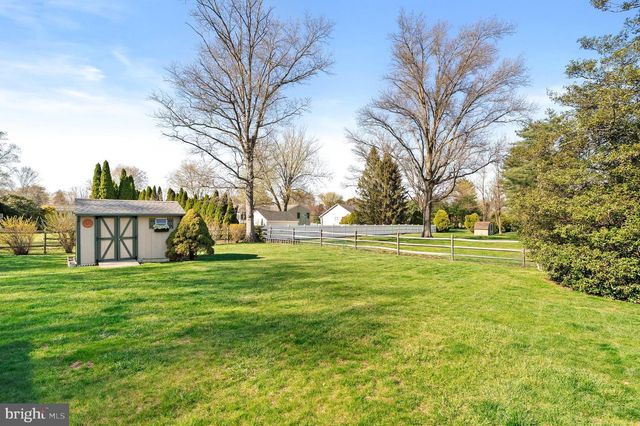 6 STANLEY DR, Robbinsville, NJ 08691