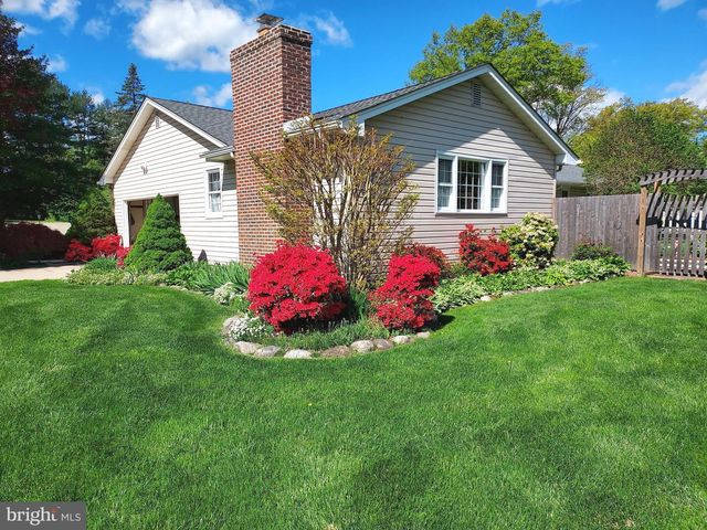 6 STANLEY DR, Robbinsville, NJ 08691