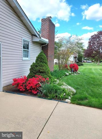 6 STANLEY DR, Robbinsville, NJ 08691