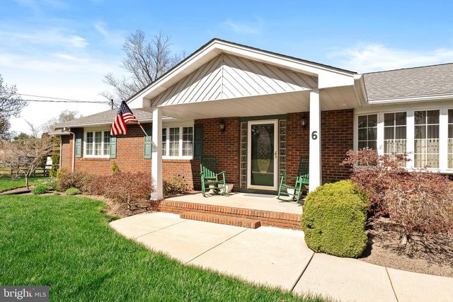 6 STANLEY DR, Robbinsville, NJ 08691