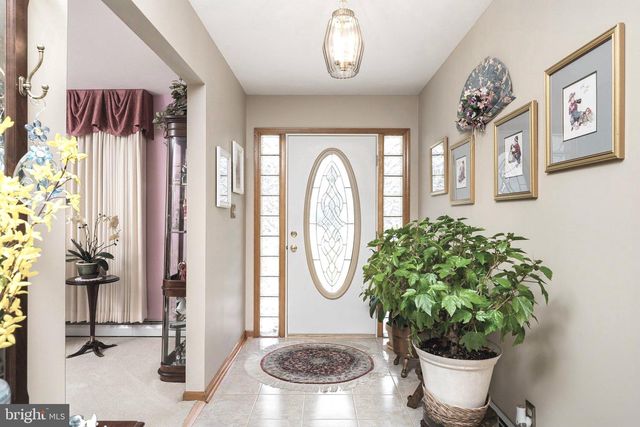 6 STANLEY DR, Robbinsville, NJ 08691