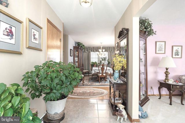 6 STANLEY DR, Robbinsville, NJ 08691