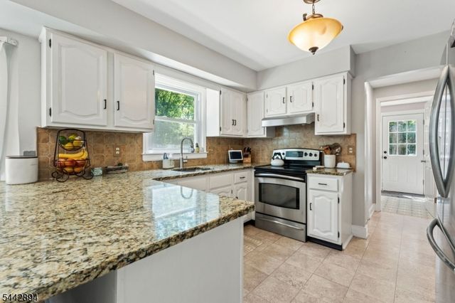 400 Ernest Dr, Hillsborough Twp., NJ 08844