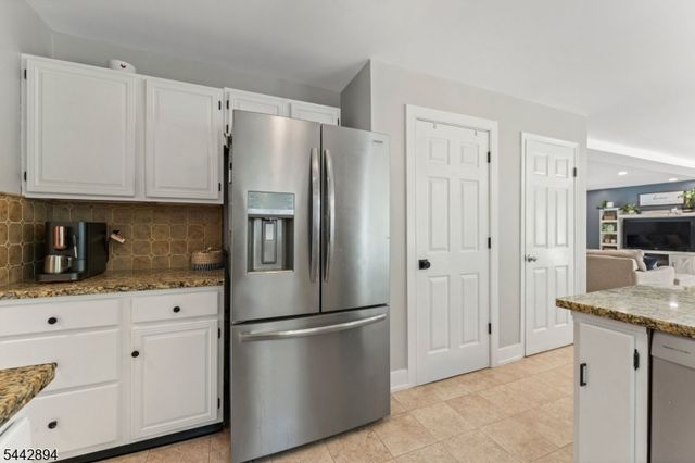 400 Ernest Dr, Hillsborough Twp., NJ 08844