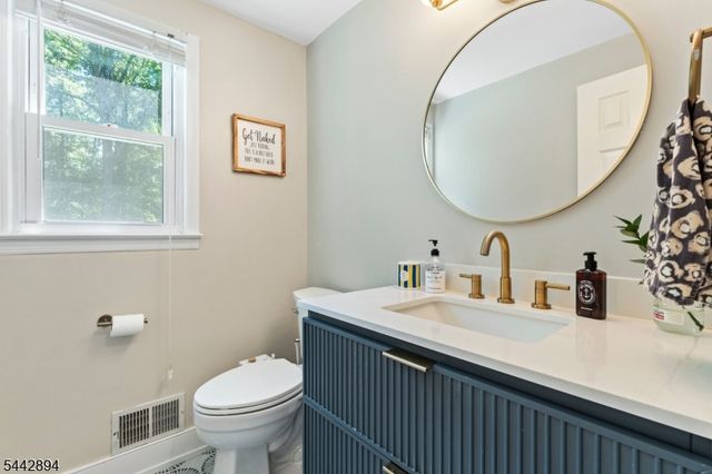 400 Ernest Dr, Hillsborough Twp., NJ 08844