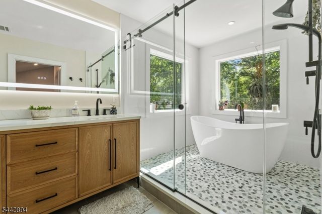 400 Ernest Dr, Hillsborough Twp., NJ 08844