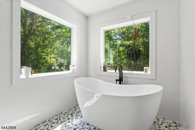 400 Ernest Dr, Hillsborough Twp., NJ 08844