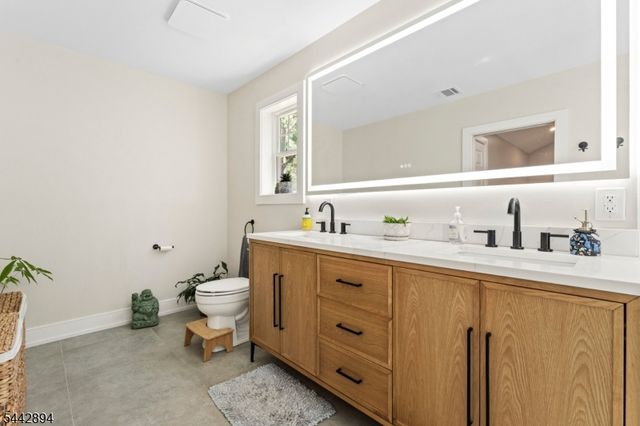 400 Ernest Dr, Hillsborough Twp., NJ 08844