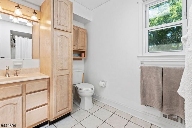 400 Ernest Dr, Hillsborough Twp., NJ 08844