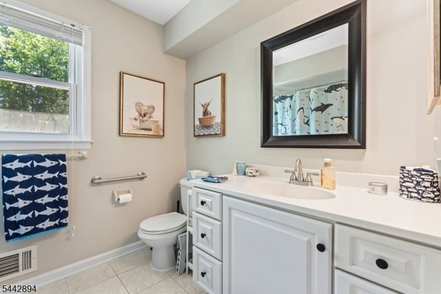 400 Ernest Dr, Hillsborough Twp., NJ 08844