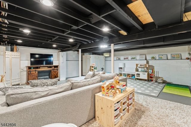 400 Ernest Dr, Hillsborough Twp., NJ 08844
