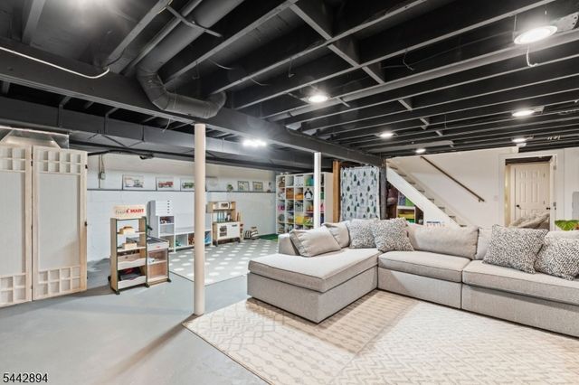 400 Ernest Dr, Hillsborough Twp., NJ 08844