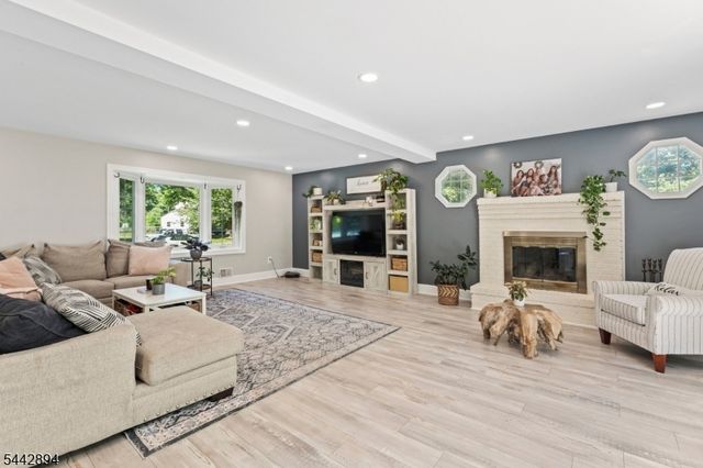 400 Ernest Dr, Hillsborough Twp., NJ 08844