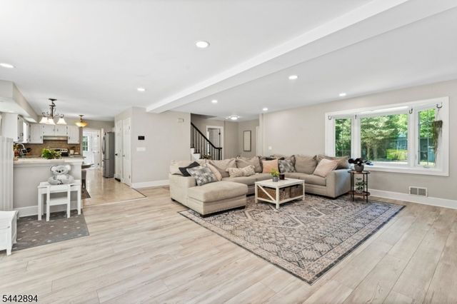 400 Ernest Dr, Hillsborough Twp., NJ 08844
