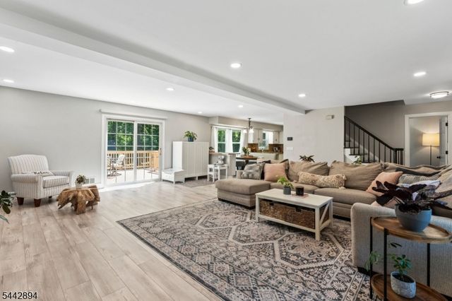 400 Ernest Dr, Hillsborough Twp., NJ 08844