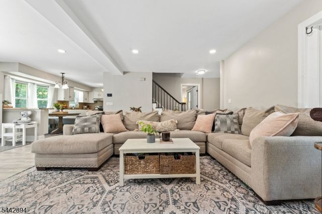 400 Ernest Dr, Hillsborough Twp., NJ 08844