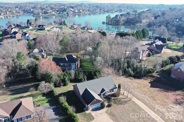 640 40th Avenue Lane NW, Hickory, NC 28601