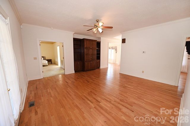 640 40th Avenue Lane NW, Hickory, NC 28601