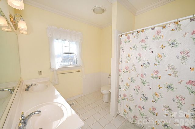 640 40th Avenue Lane NW, Hickory, NC 28601