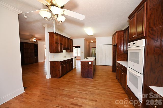 640 40th Avenue Lane NW, Hickory, NC 28601